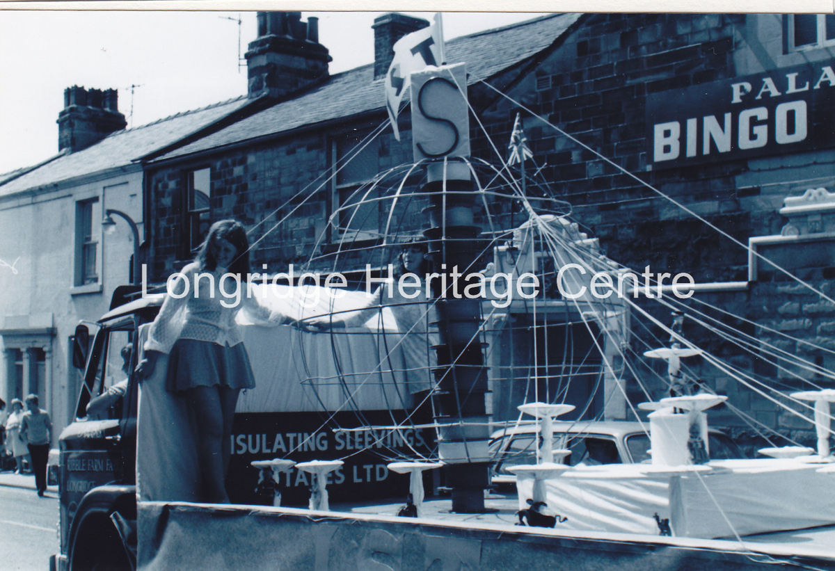 6993C - CP 67 Field Day Parade - Float passing Palace Bingo - 1970